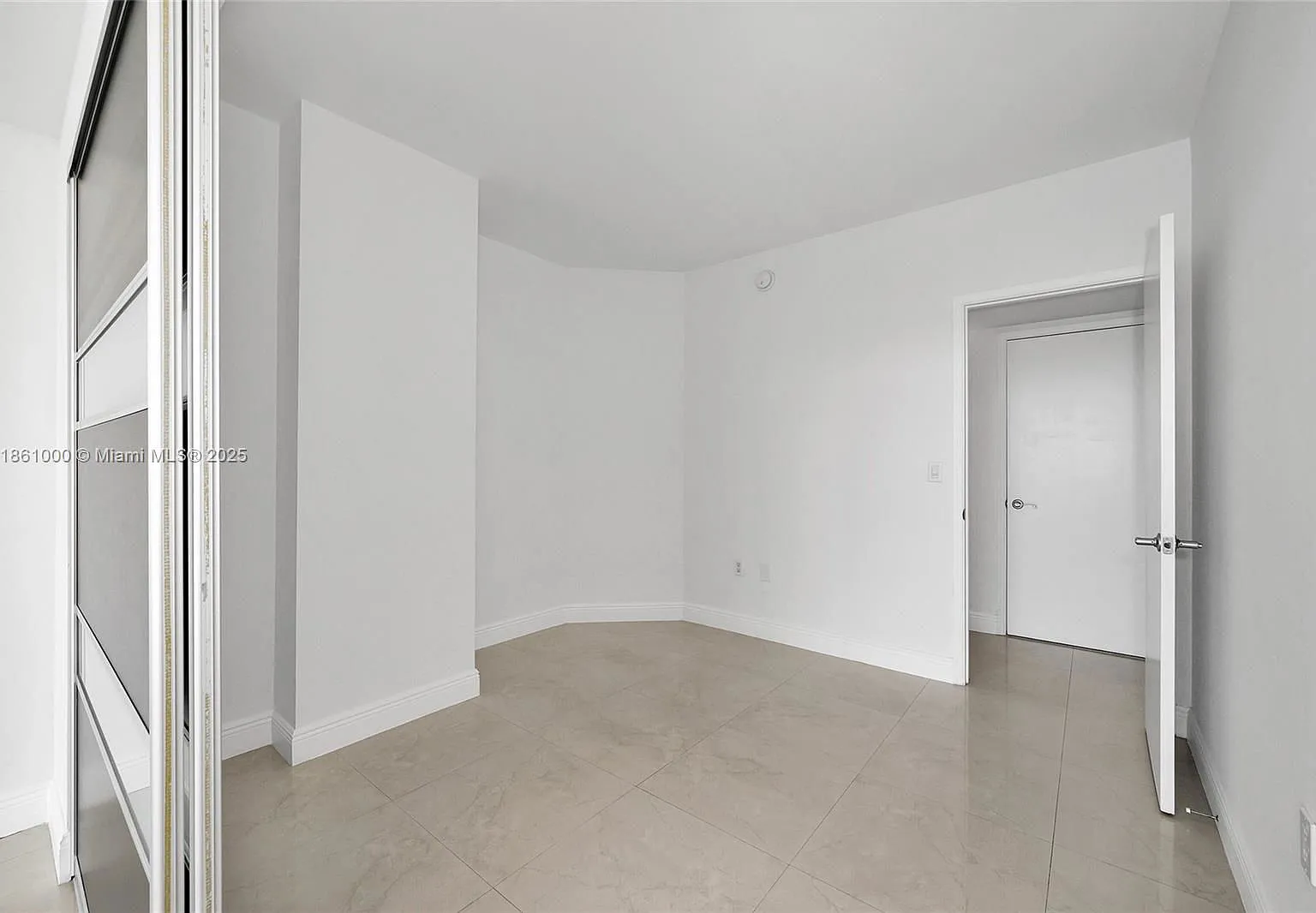 2 bed, 3.0 bath, 1545 sqft, $4,400 — Photo 4