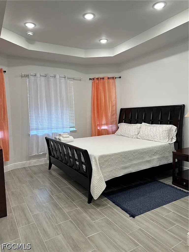 3 bed, 2.0 bath, 2270 sqft, $1,900 — Photo 3