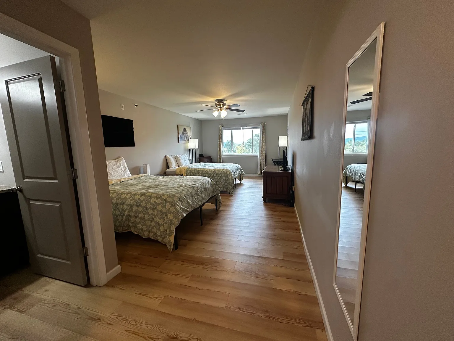 Studio, 1.0 bath, 522 sqft, $1,250 — Photo 3