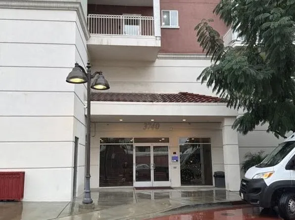 3740 Santa Rosalia Dr #402, Los Angeles, CA 90008