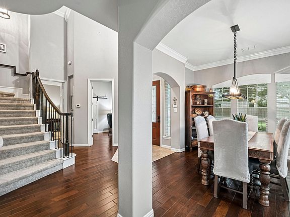 3rd image of 13029 Broadhurst Dr