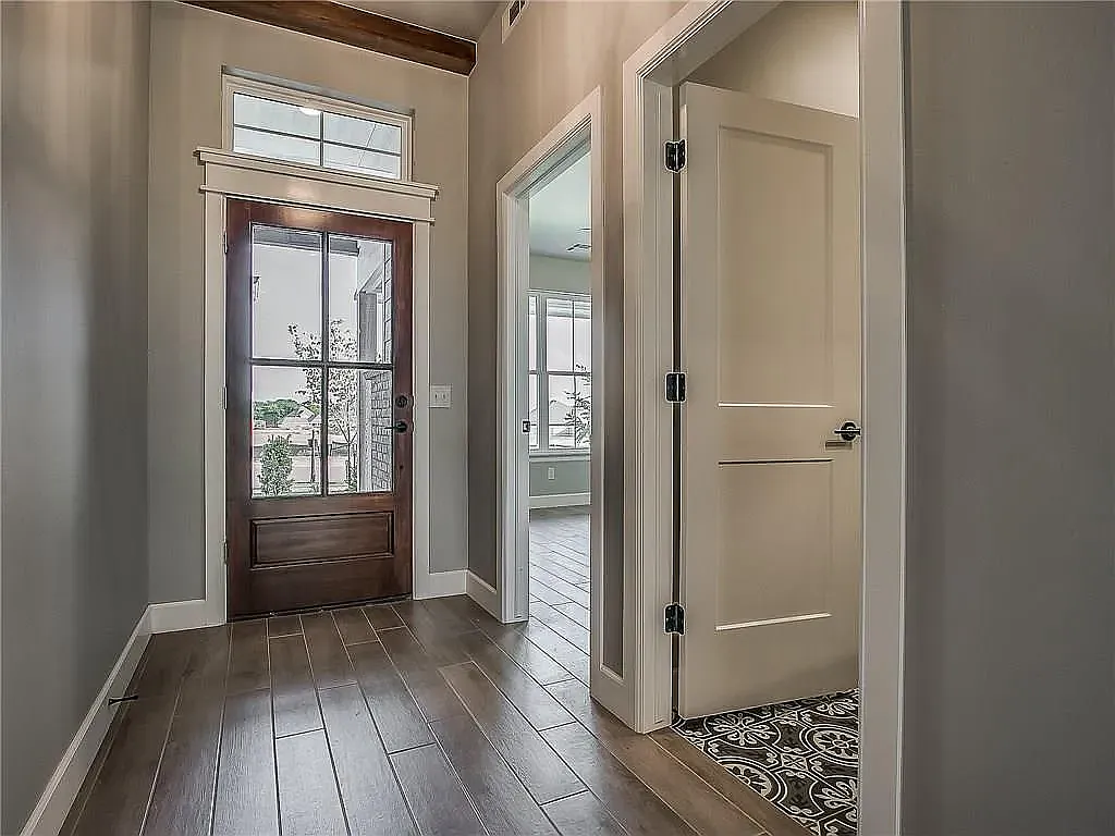 4 bed, 2346 sqft, $2,800 — Photo 3