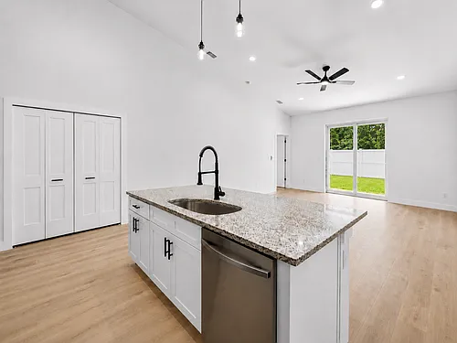 15525 Chamberlain Blvd #15525 Photo 1