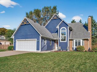 383 Tessier Cir, Vadnais Heights, MN 55127