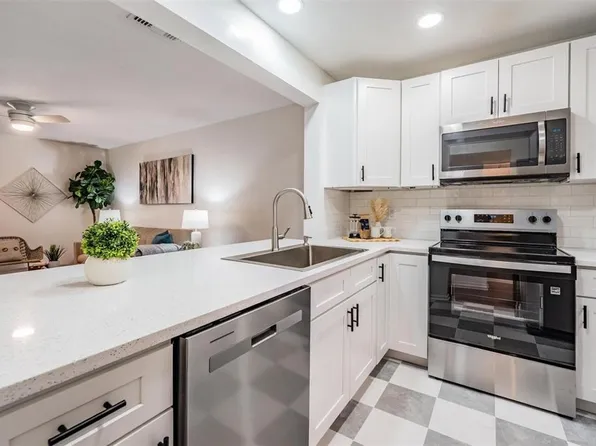 14818 Winding Creek Ct, Tampa, FL 33613