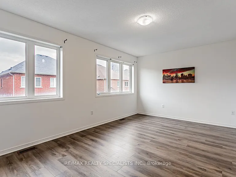 16 Evanwood Cres — Photo 12