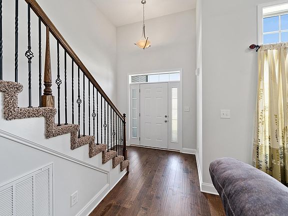 5th image of 109 Brocket Ct
