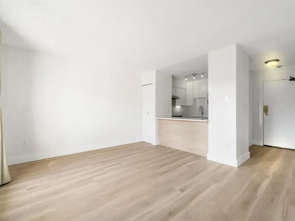 1545 E 2nd Ave #101, Vancouver, BC V5N 1C8