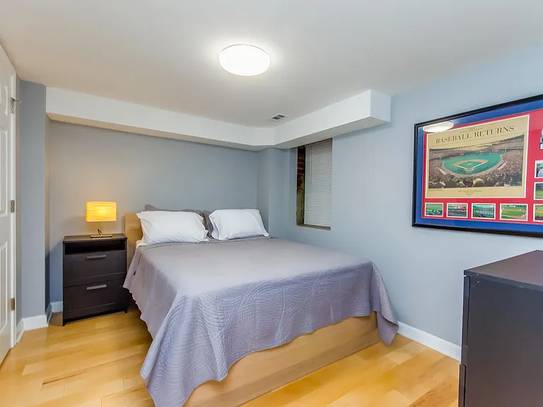 510 E St NE #B — Photo 14