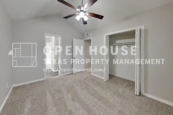2102 Holly Hill Ln — Photo 14