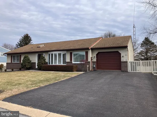 2927 Woodshead Ter, York, PA 17403