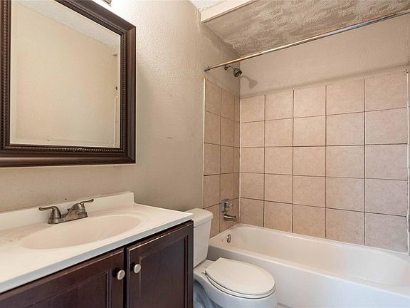 4th image of 2214 Saulsbury Dr