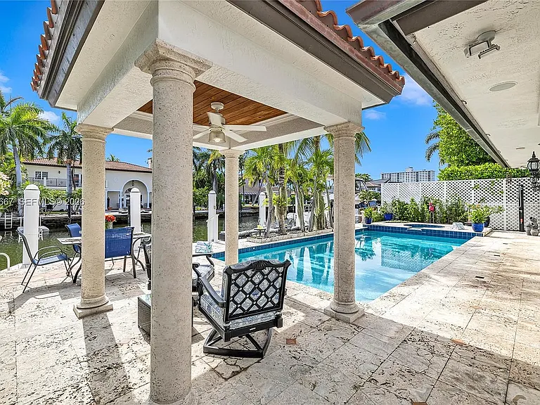 625 SE Poinciana Dr — Photo 50