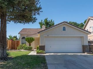 8401 Hemlock Ct, Bakersfield, CA 93311