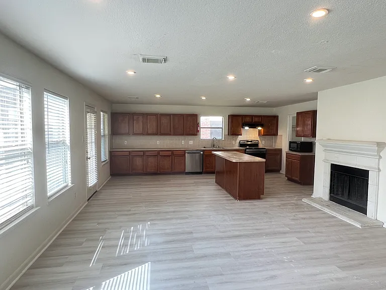 13447 Blue Swallow Dr — Photo 2