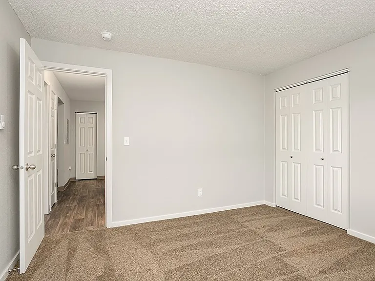 1508 Valley Ave E — Photo 5