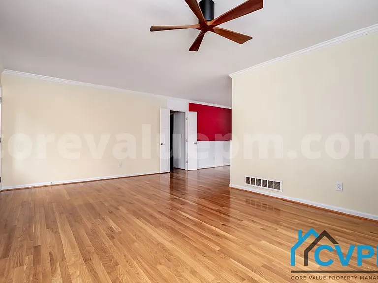 4702 Shelley Ln — Photo 13