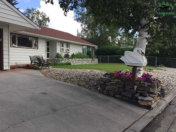 3rd image of 2920 Riverview Dr