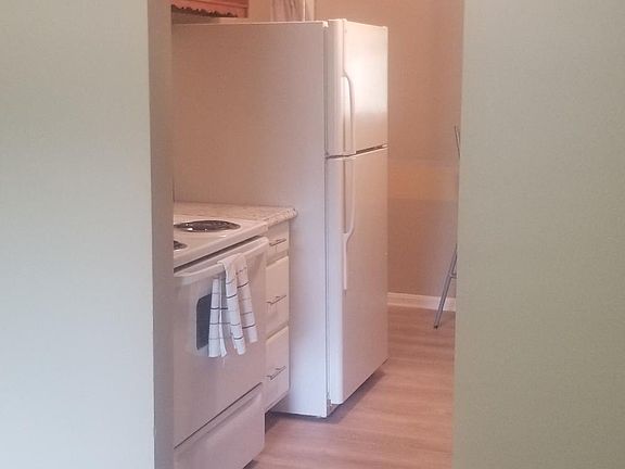 4th image of 416 James Ave