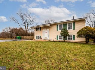 2 Penfield Dr, Newark, DE 19713