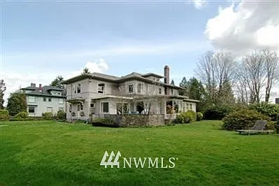 3324 Grand Avenue photo 1