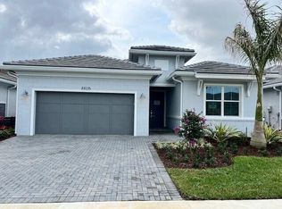 10026 Driftwood Way, Palm Beach Gardens, FL 33412