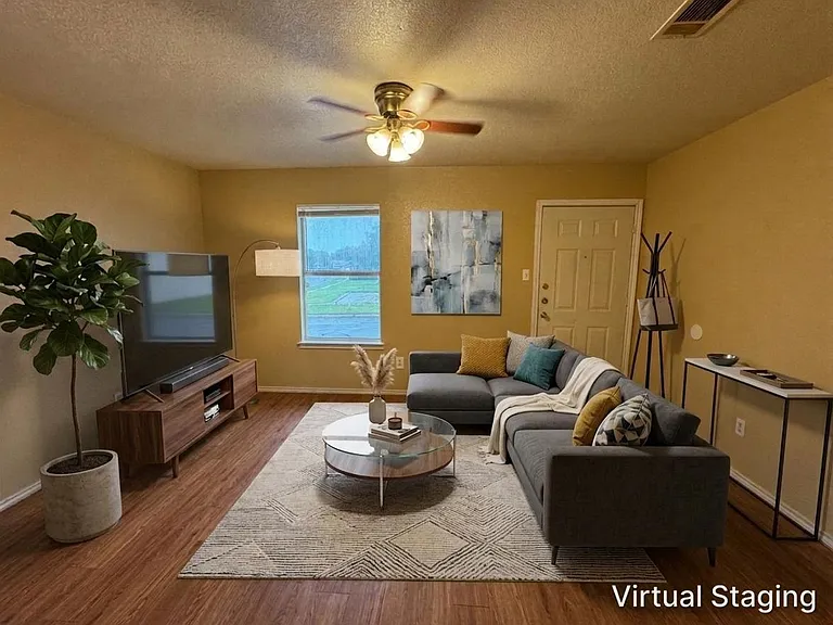 1603 Cedarhill Dr — Photo 1