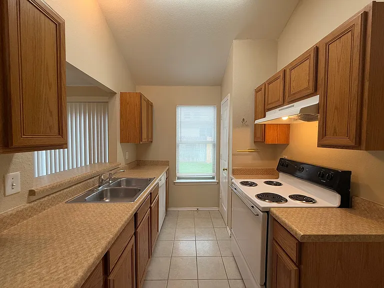 3031 Pine Valley Dr — Photo 7