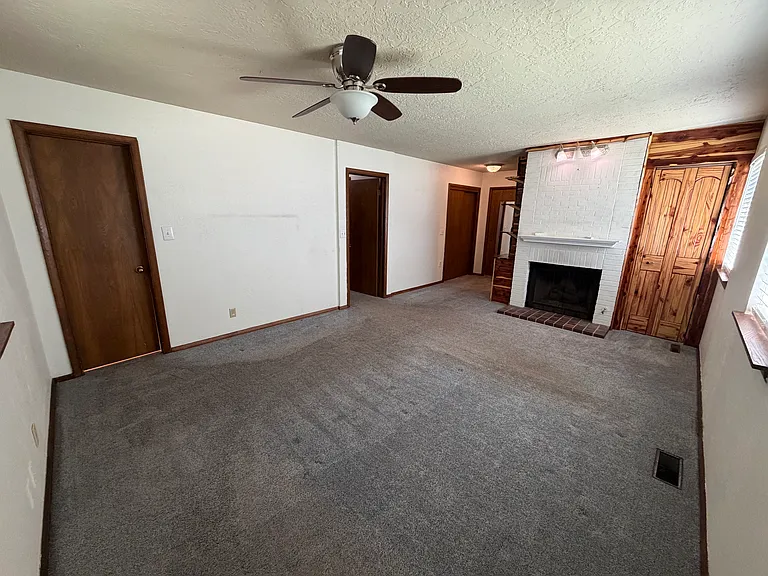 2517 Chateau Dr — Photo 14