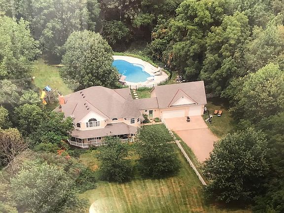 As you can see the property is completely private for your family outings!