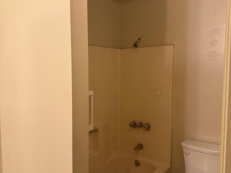 1st image of 925 W Denni St #5