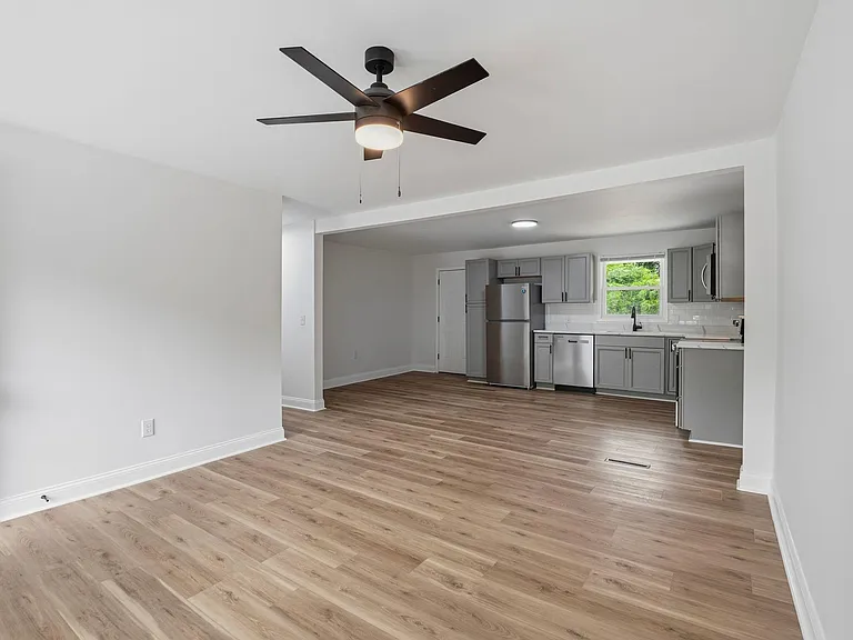248 Lakeside Dr — Photo 13