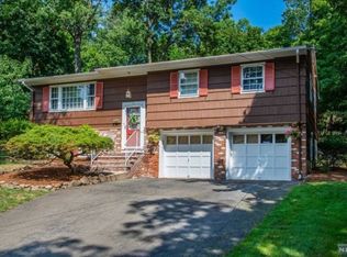 14 Pine Ter, Wayne, NJ 07470
