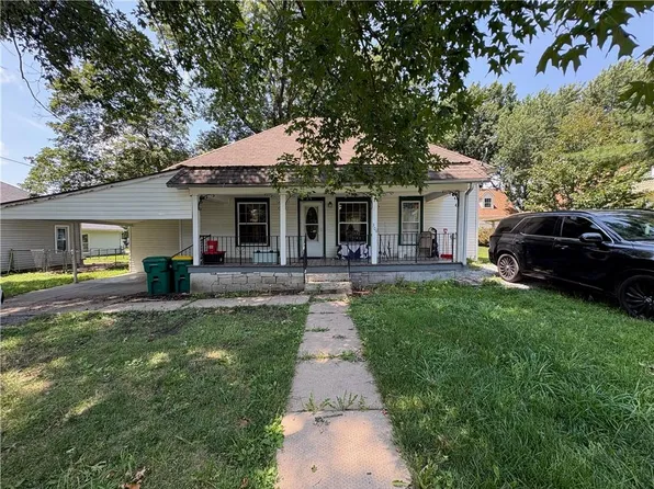 304 S Rogers Rd, Louisburg, KS 66053