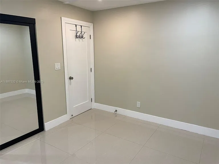 5002 Sheridan St — Photo 10