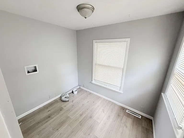 1317 N Spring St — Photo 8