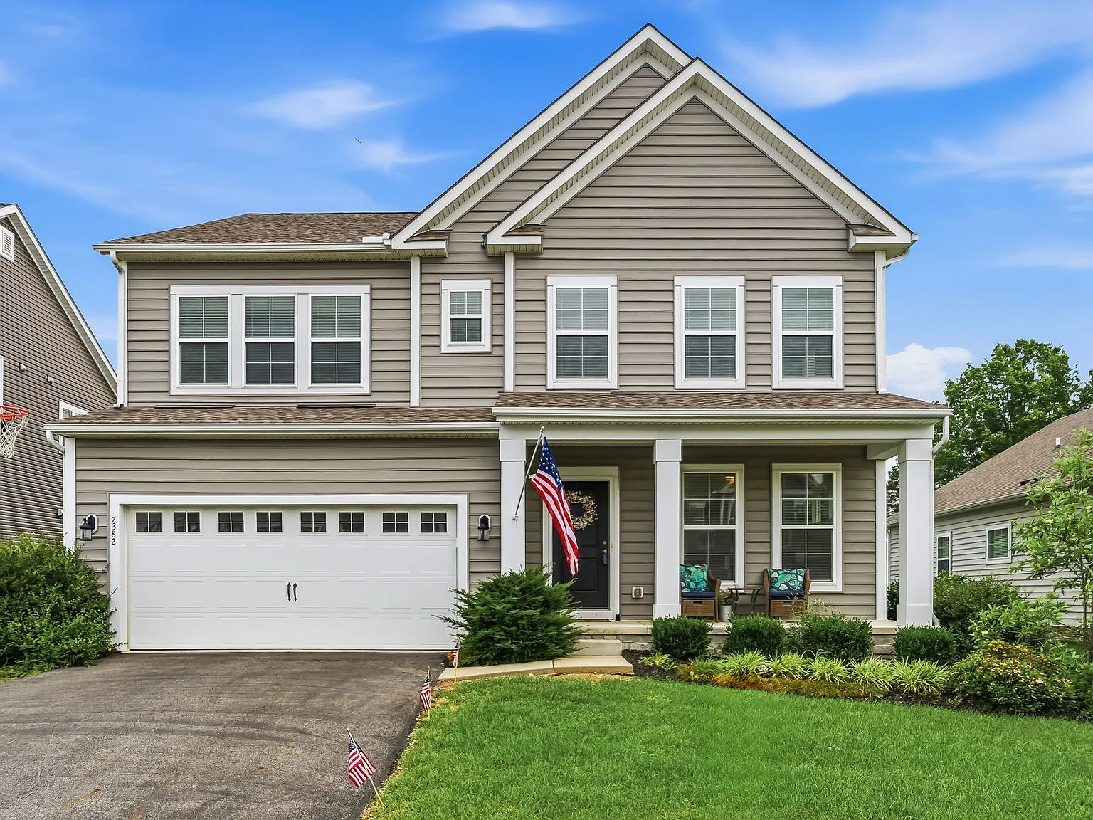 4 bed, 2.5 bath, 3192 sqft, $3,200 — Photo 2