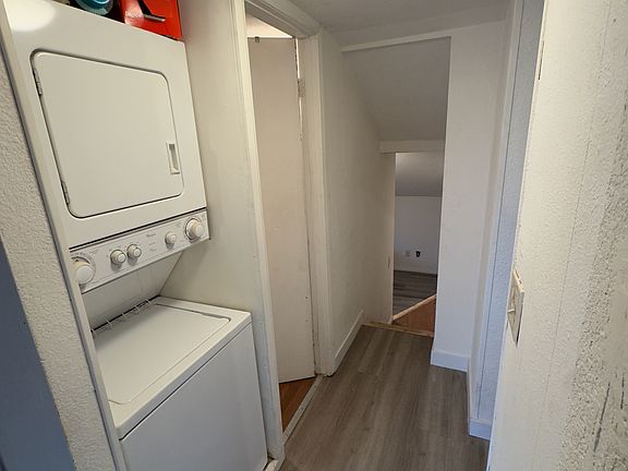 4th image of 641 Knoll Dr