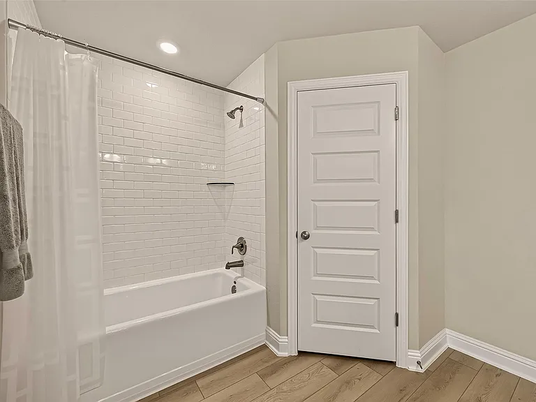 2605 Golden Palms Ln — Photo 34