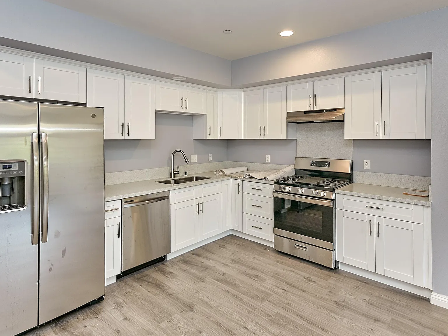 2 bed, 1000 sqft, $2,900 — Photo 2