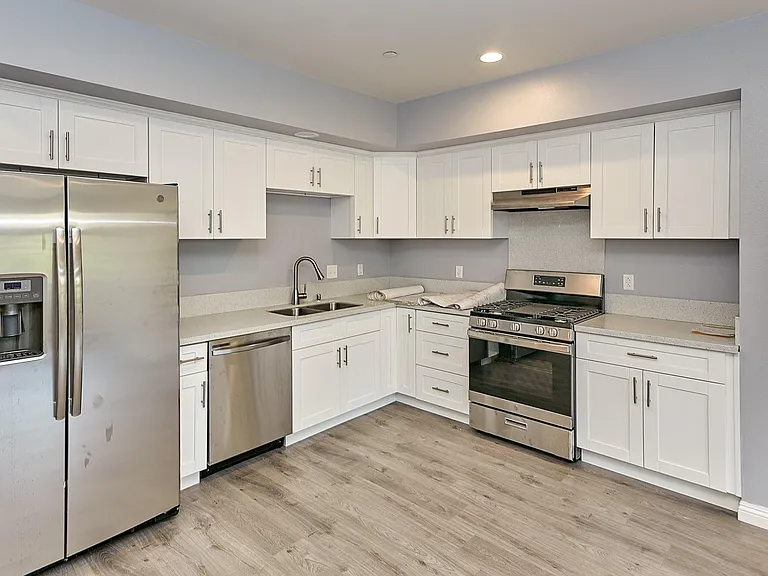 407 N Ardmore Ave #201 — Photo 20
