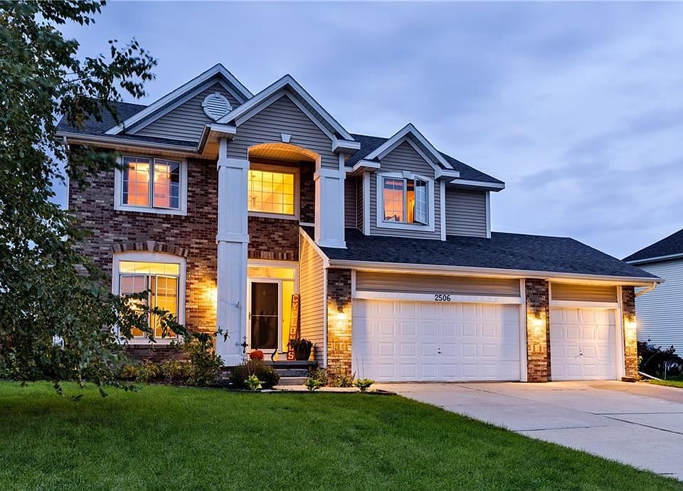 1st image of 2506 NW Parkridge Dr