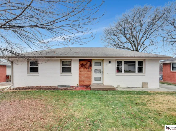 1541 N 61st St, Lincoln, NE 68505