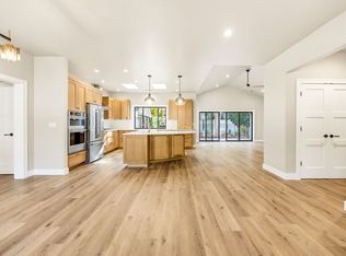 925 S 3rd St UNIT A, Jacksonville, OR 97530