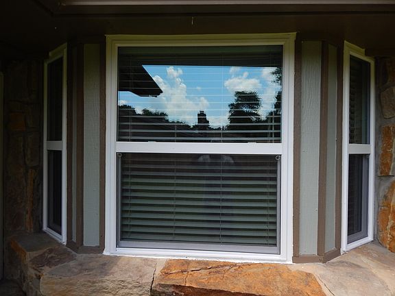 Bay window - dining room