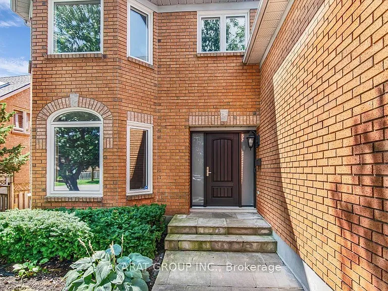 1274 Kings College Dr — Photo 2