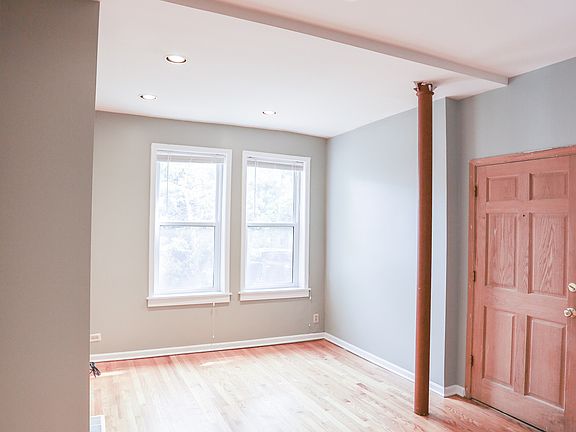 5th image of 2552 W Eastwood Ave #1E