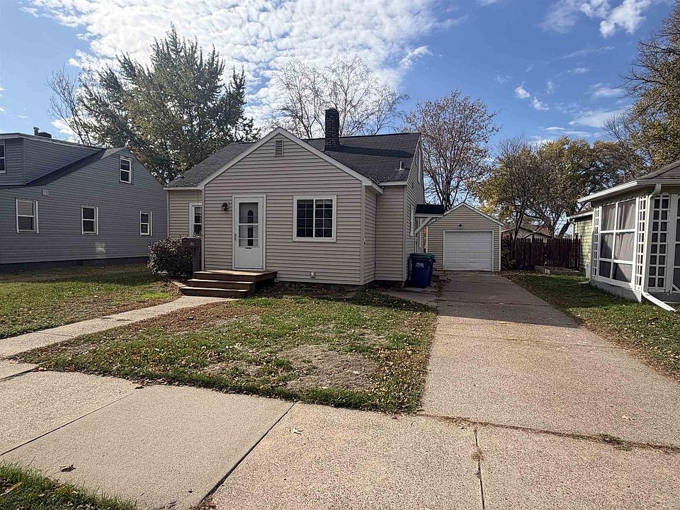 1st image of 830 11TH AVENUE SOUTH