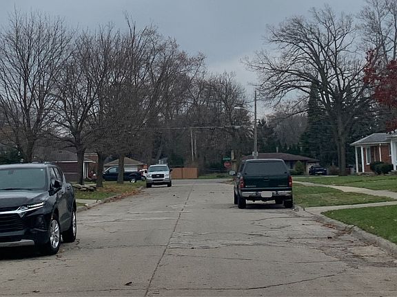 4th image of 9560 Berwyn Ave