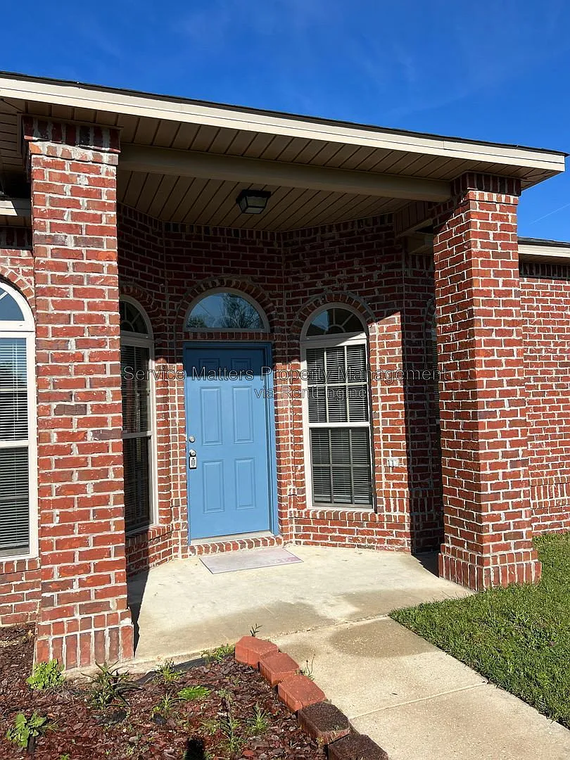 4 bed, 2.0 bath, 2012 sqft, $2,100 — Photo 3